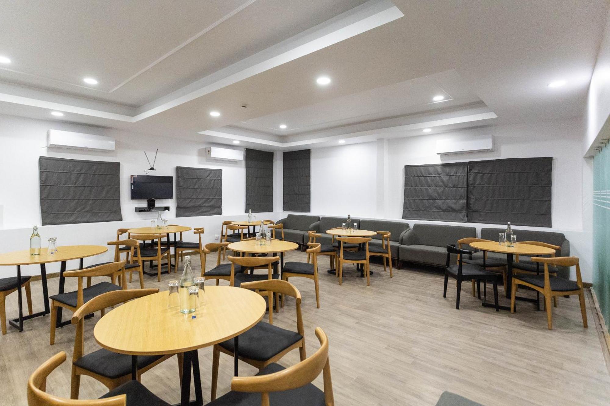 Hotel Super Townhouse Habitat New Town & Party Spaces Kolkata