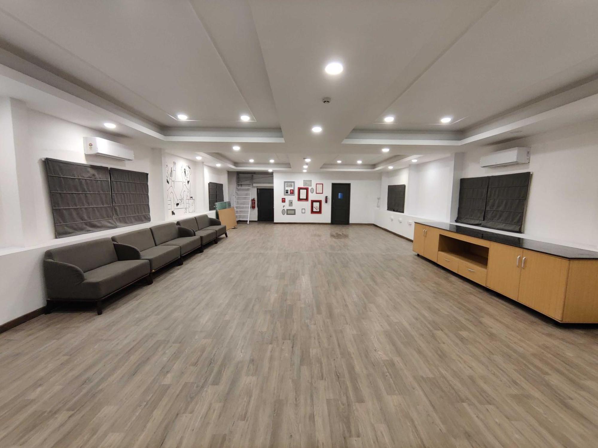 Super Townhouse Habitat New Town & Party Spaces Hotel