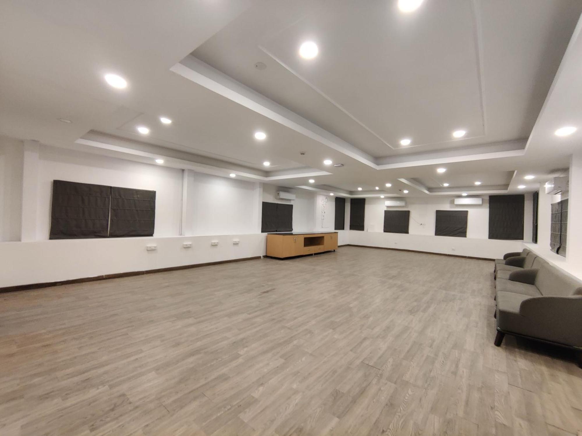 Super Townhouse Habitat New Town & Party Spaces Hotel Kolkata